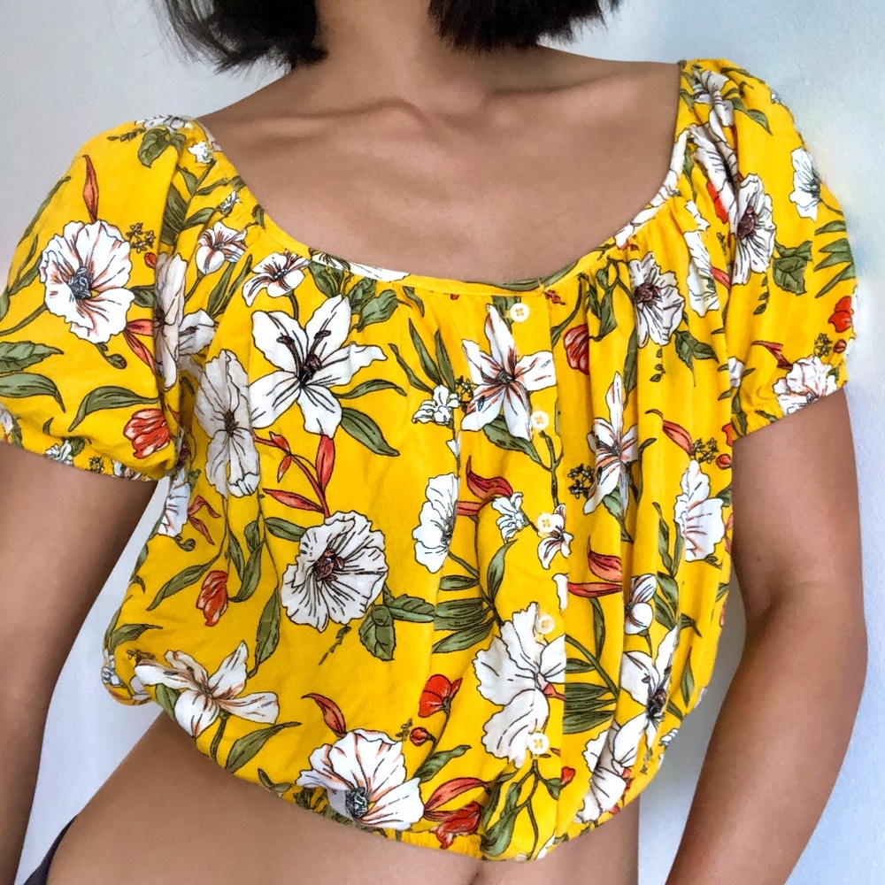 Forever 21 cropped yellow floral top w/ buttons